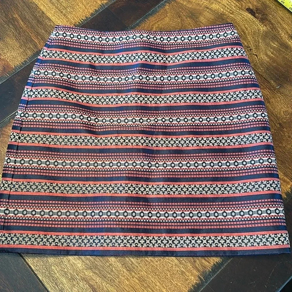 Gorgeous Loft patterned skirt Size 10 EUC - Picture 1 of 6